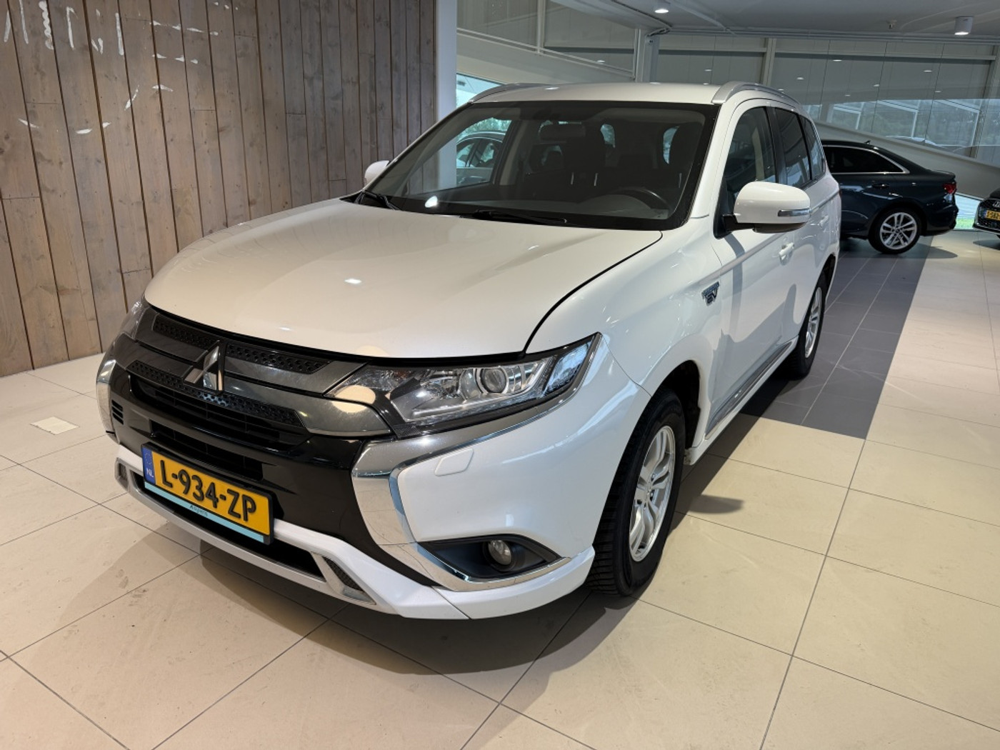 Mitsubishi Mitsubishi Outlander 2.4 PHEV Pure 2021 - voorkant
