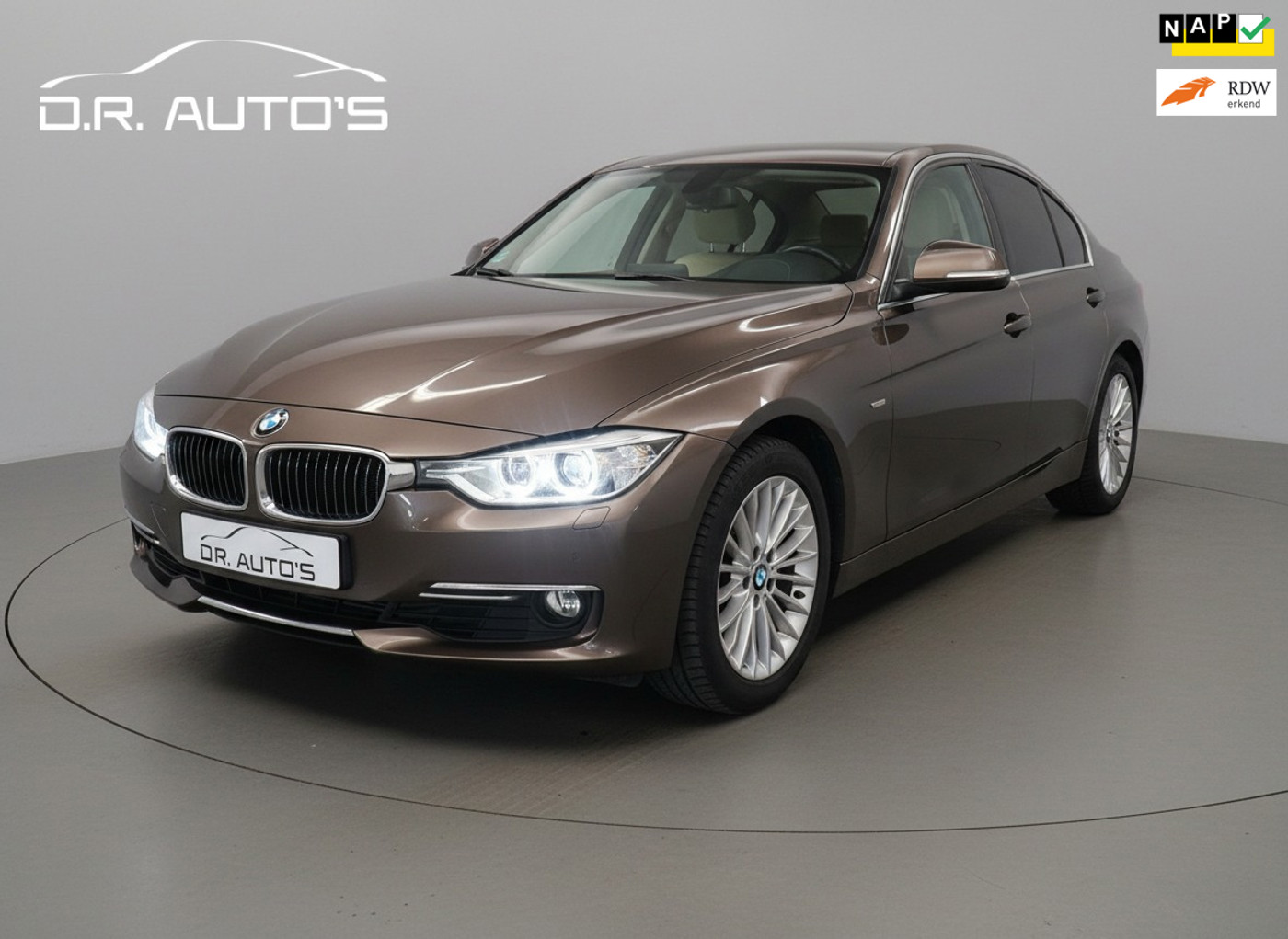 BMW 320i | 2015 | PDC | N.A.P | Automaat 2015 - voorkant