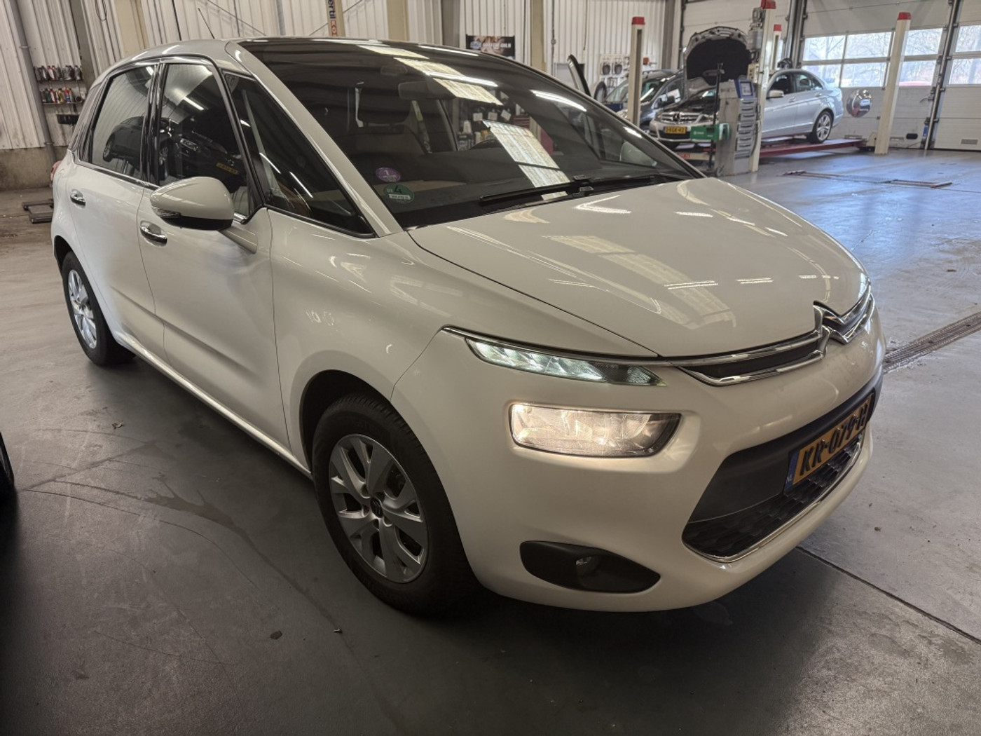 Citroen C4 Picasso MOTOR DEFECT !!!! 2015 - voorkant