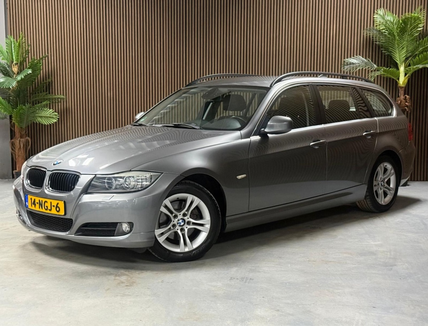 BMW 3er Reihe 318i Business Line 2010 - voorkant