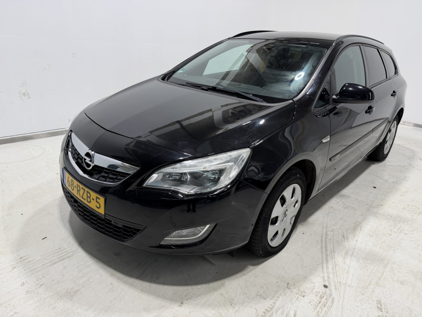 Opel Astra Sports Tourer 2.0 CDTi Edition 2011 - voorkant
