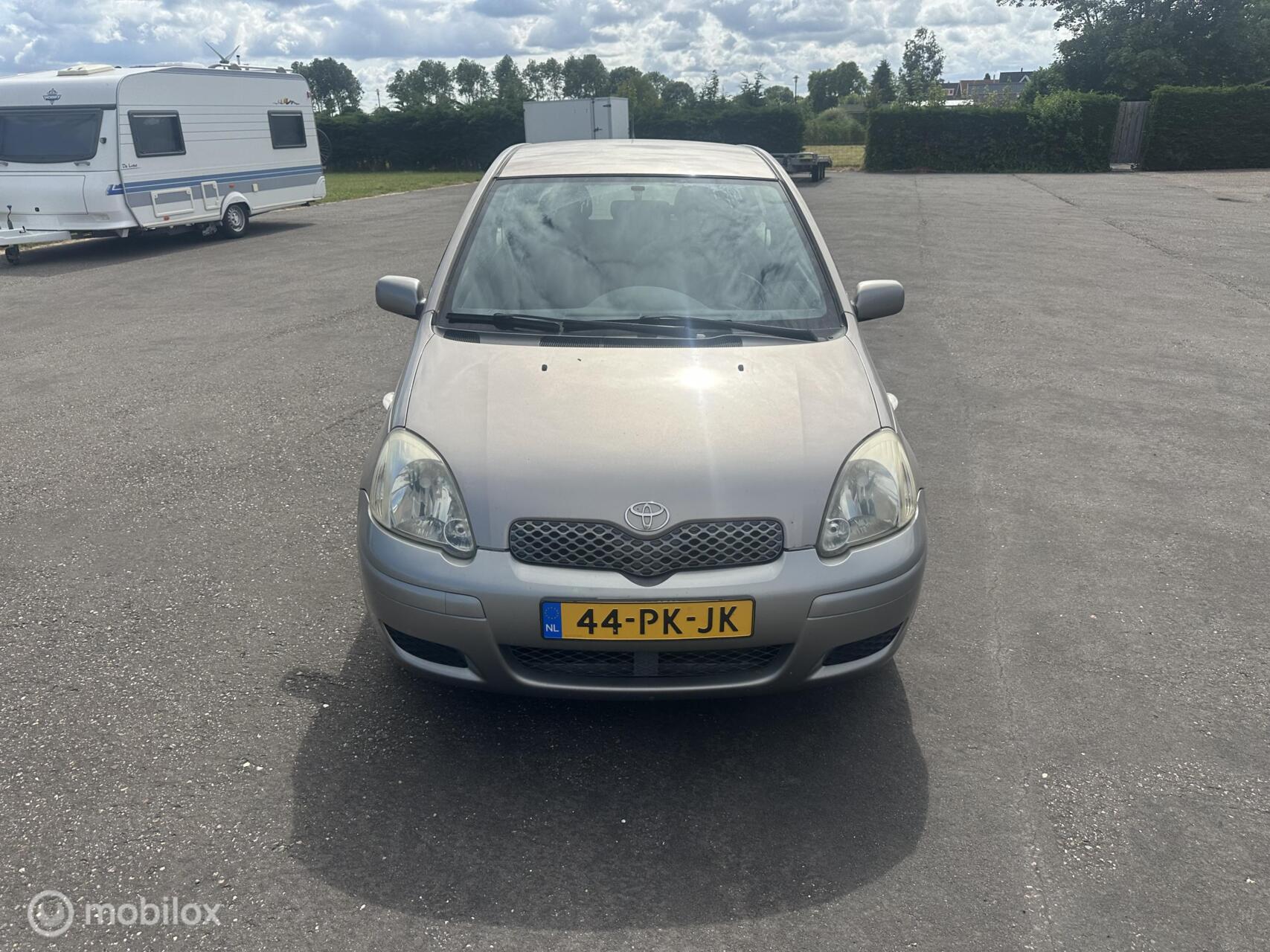 Toyota Yaris 1.3 VVT-i Sol 3-DEURS APK JUNI 2027 2004 - voorkant