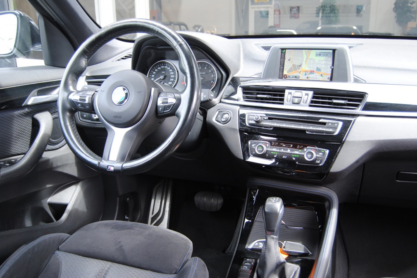 Foto van BMW X1 Xdrive20i