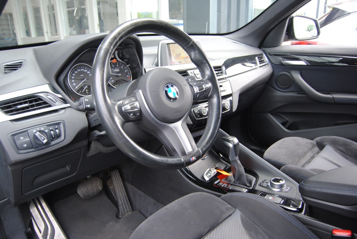 Foto van BMW X1 Xdrive20i