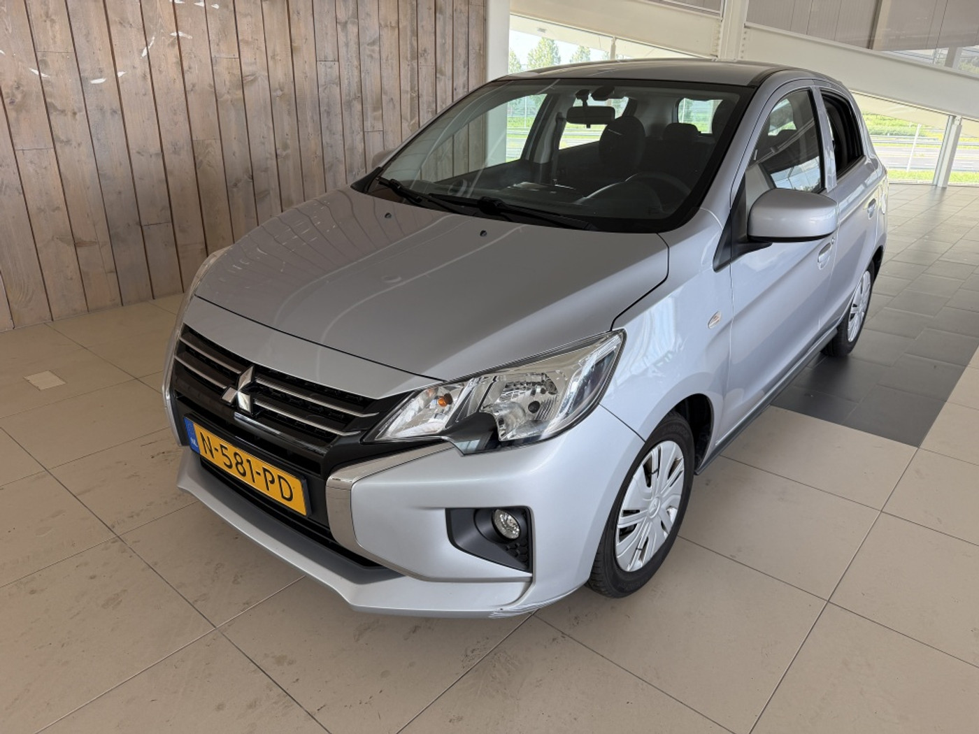 Mitsubishi Mitsubishi Space Star 1.2 Cool+ 2021 - voorkant