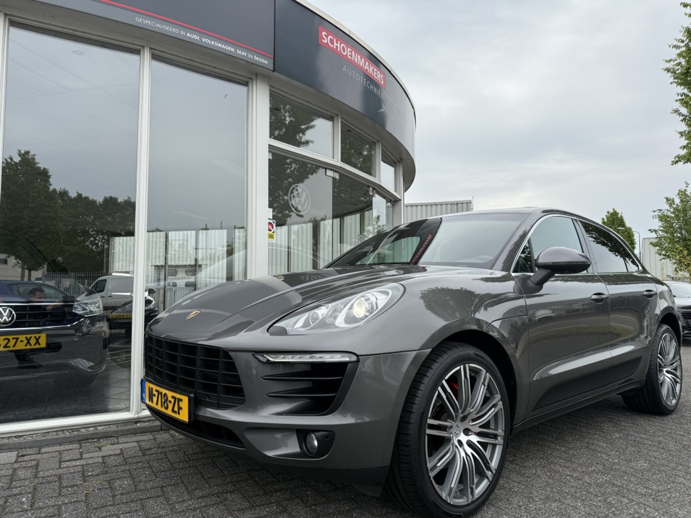 Porsche Macan S 3.0 S Automaat | Leer, Panoramadak, Luchtvering, Trekhaak, Stoelverwarming V+A, PDC, Navigatie, Bi-xenon, USB, 21'' 2014 - voorkant