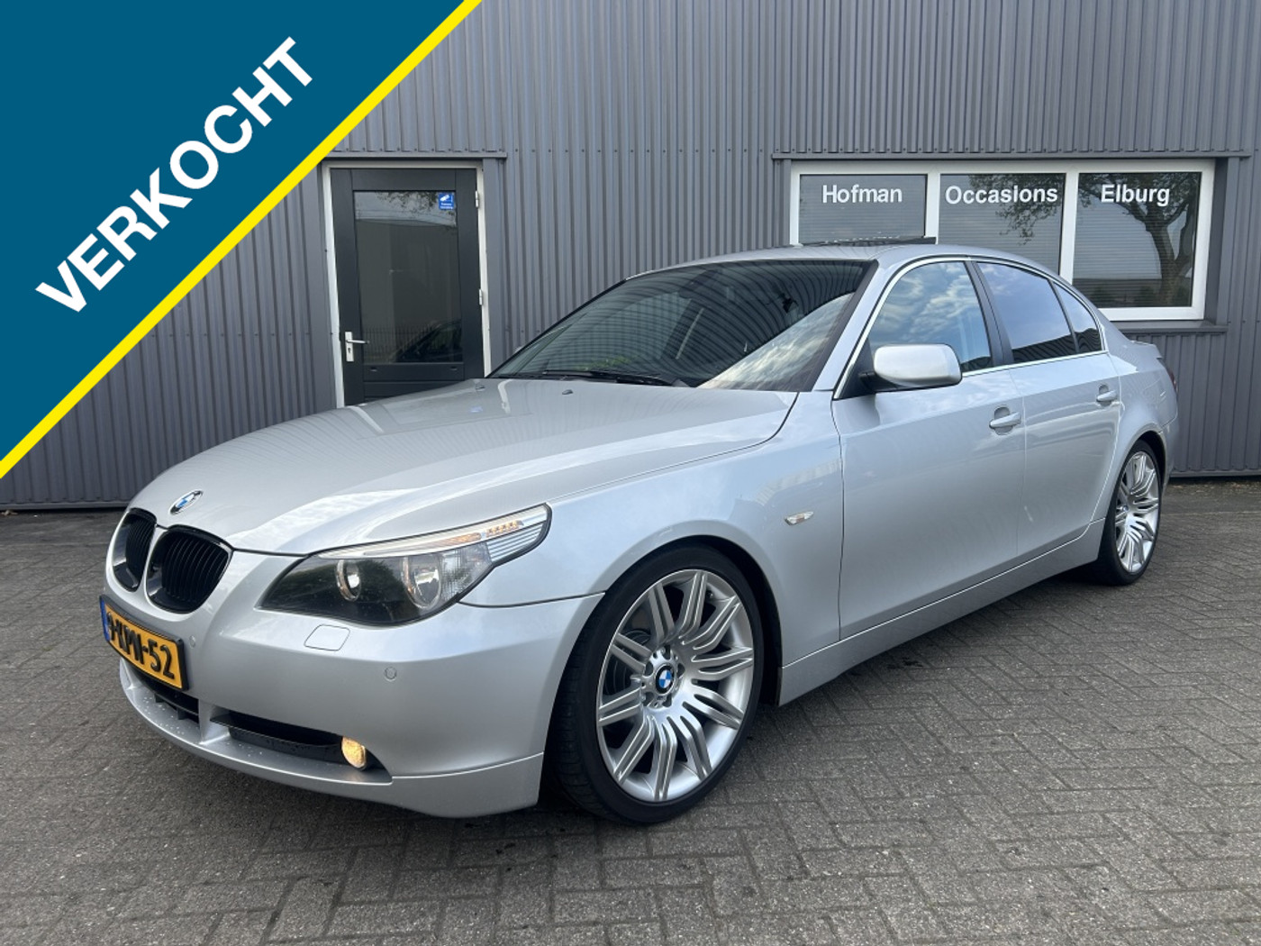 BMW 5er Reihe 523i Executive 173Dkm PDC 19"LMV Leer APK! 2006 - voorkant