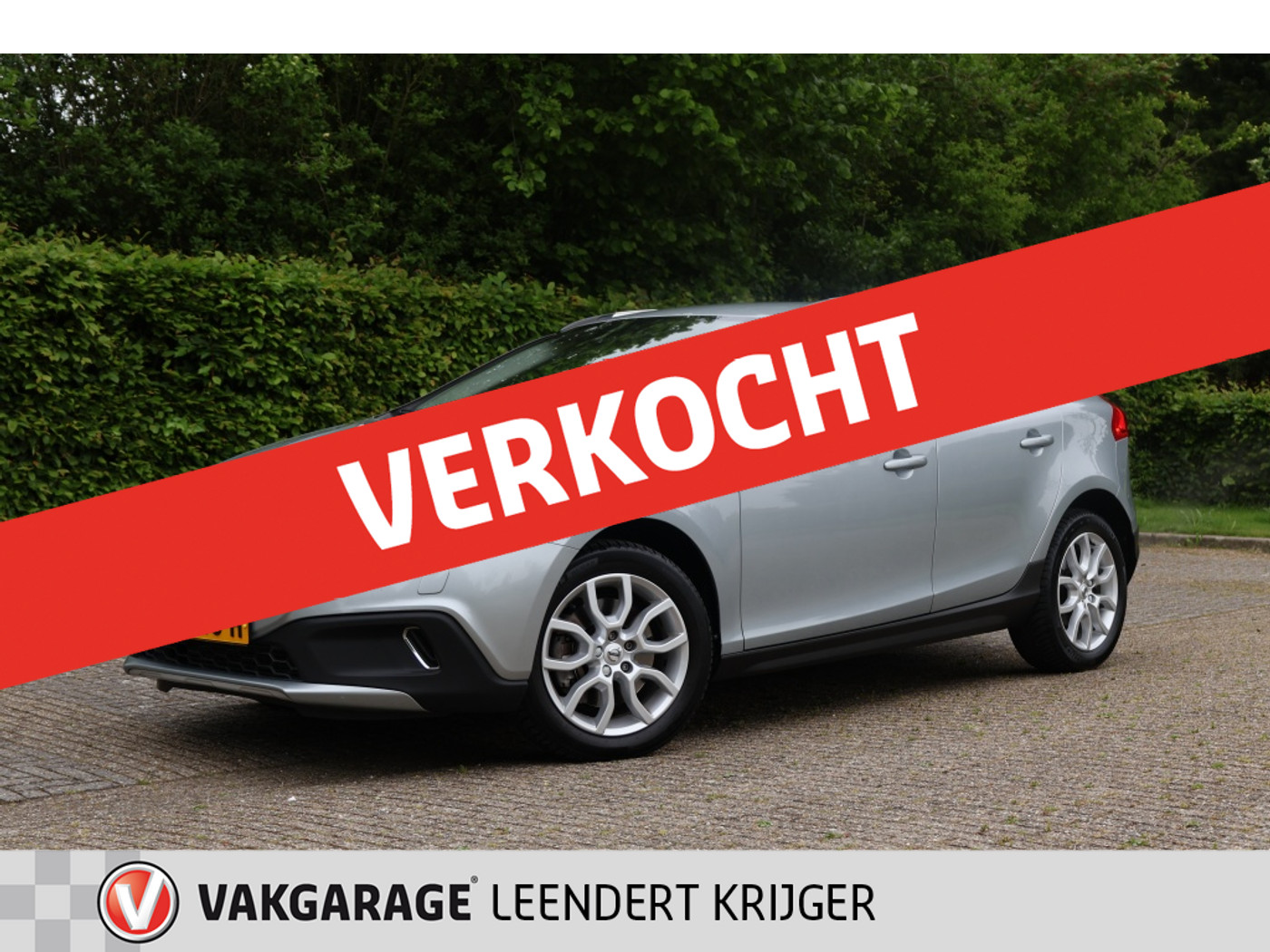 Volvo V40 Cross Country 2.0 T3 Momentum|Trekhaak|Volledig rijklaar|12 maanden BOVAG gara 2017 - voorkant
