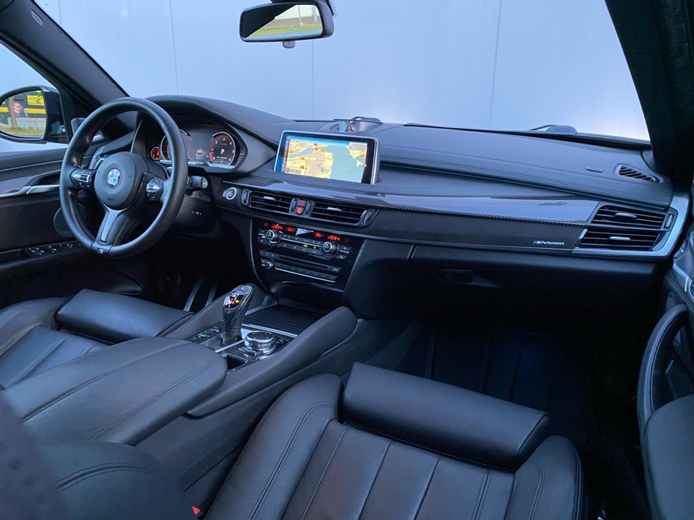 Foto van BMW X6 M50d