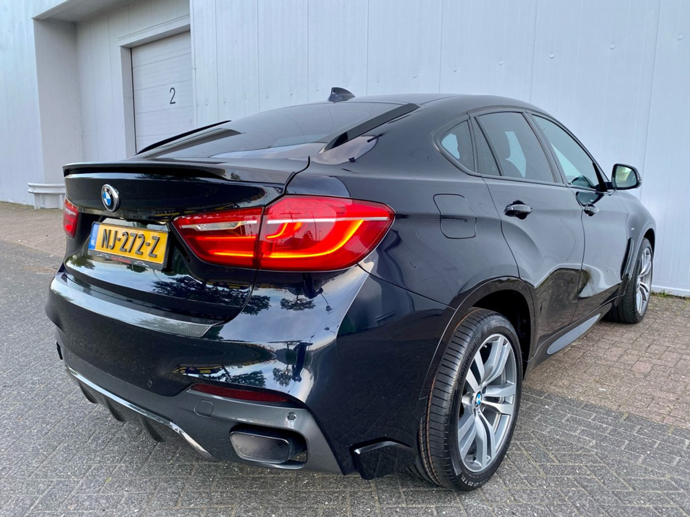 Foto van BMW X6 M50d