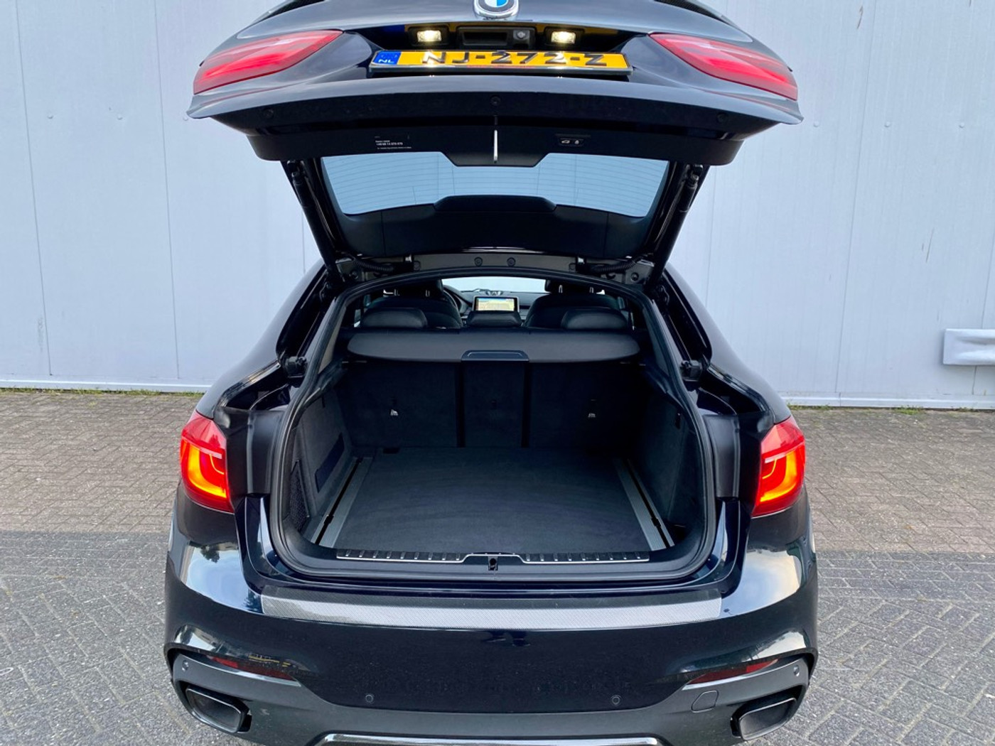 Foto van BMW X6 M50d