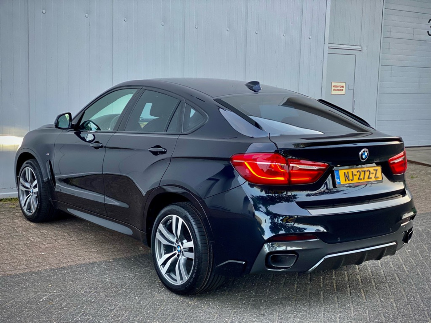 Foto van BMW X6 M50d