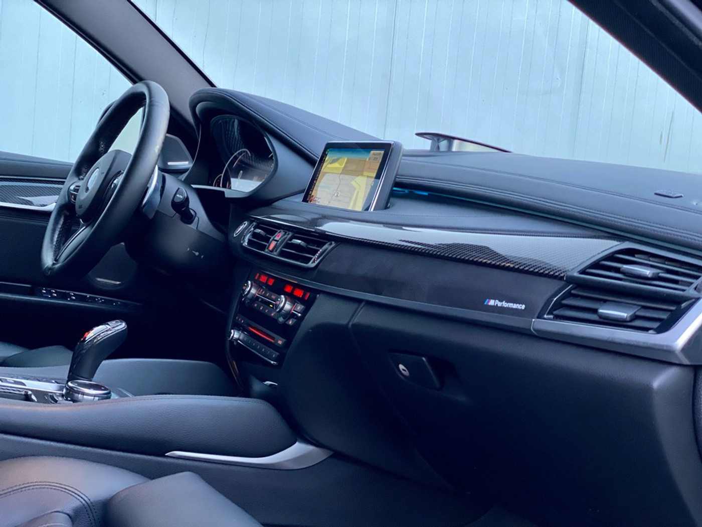 Foto van BMW X6 M50d