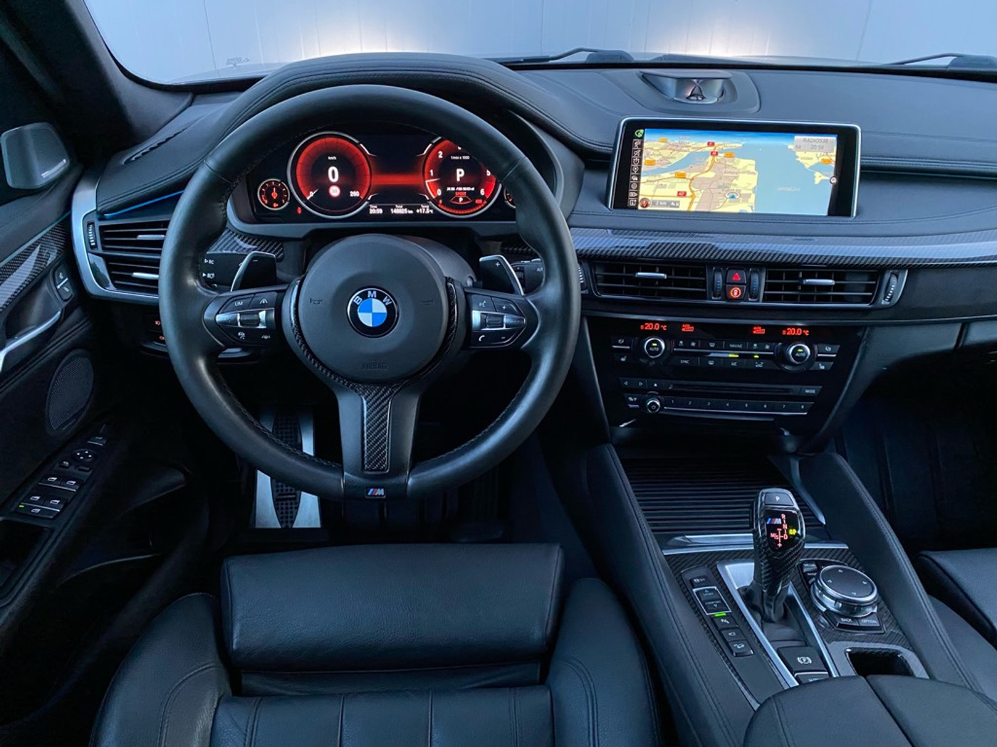 Foto van BMW X6 M50d