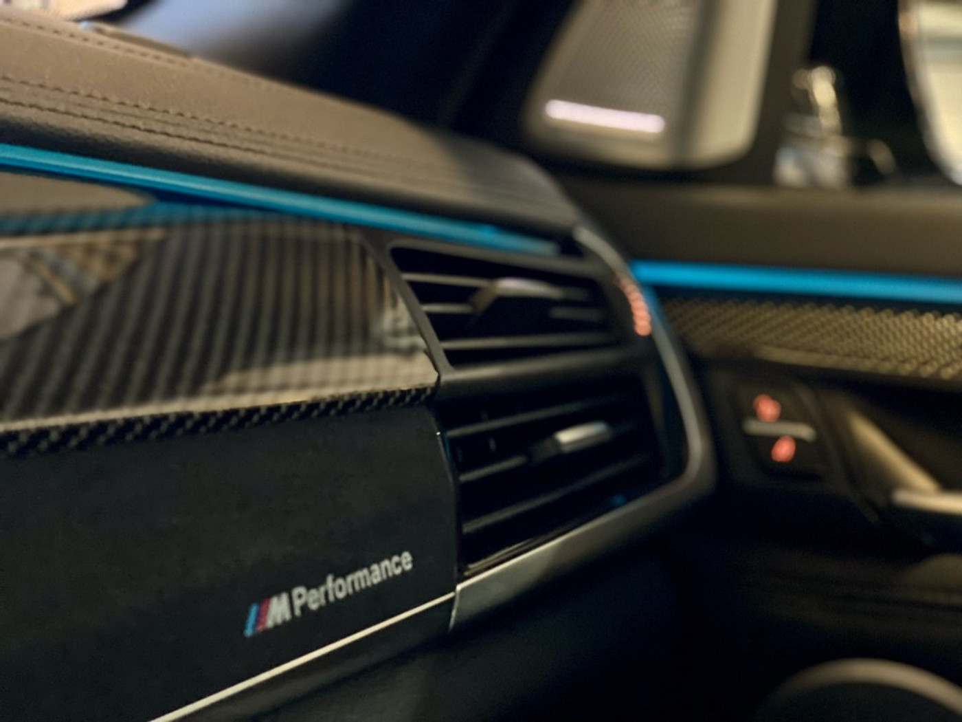 Foto van BMW X6 M50d