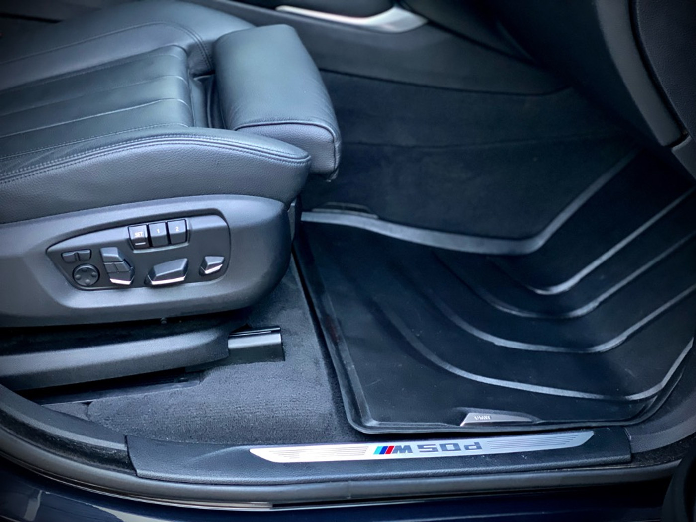 Foto van BMW X6 M50d