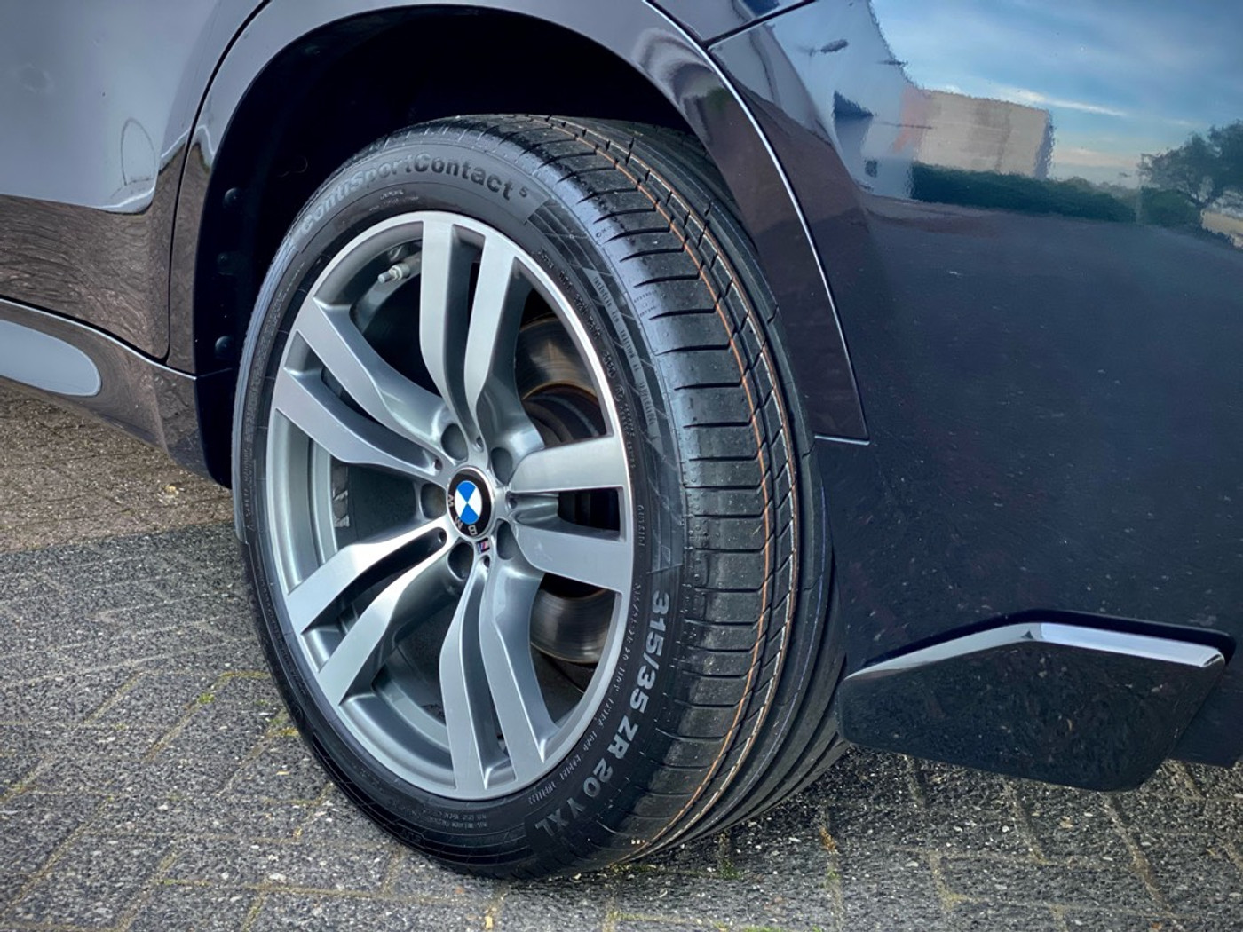 Foto van BMW X6 M50d