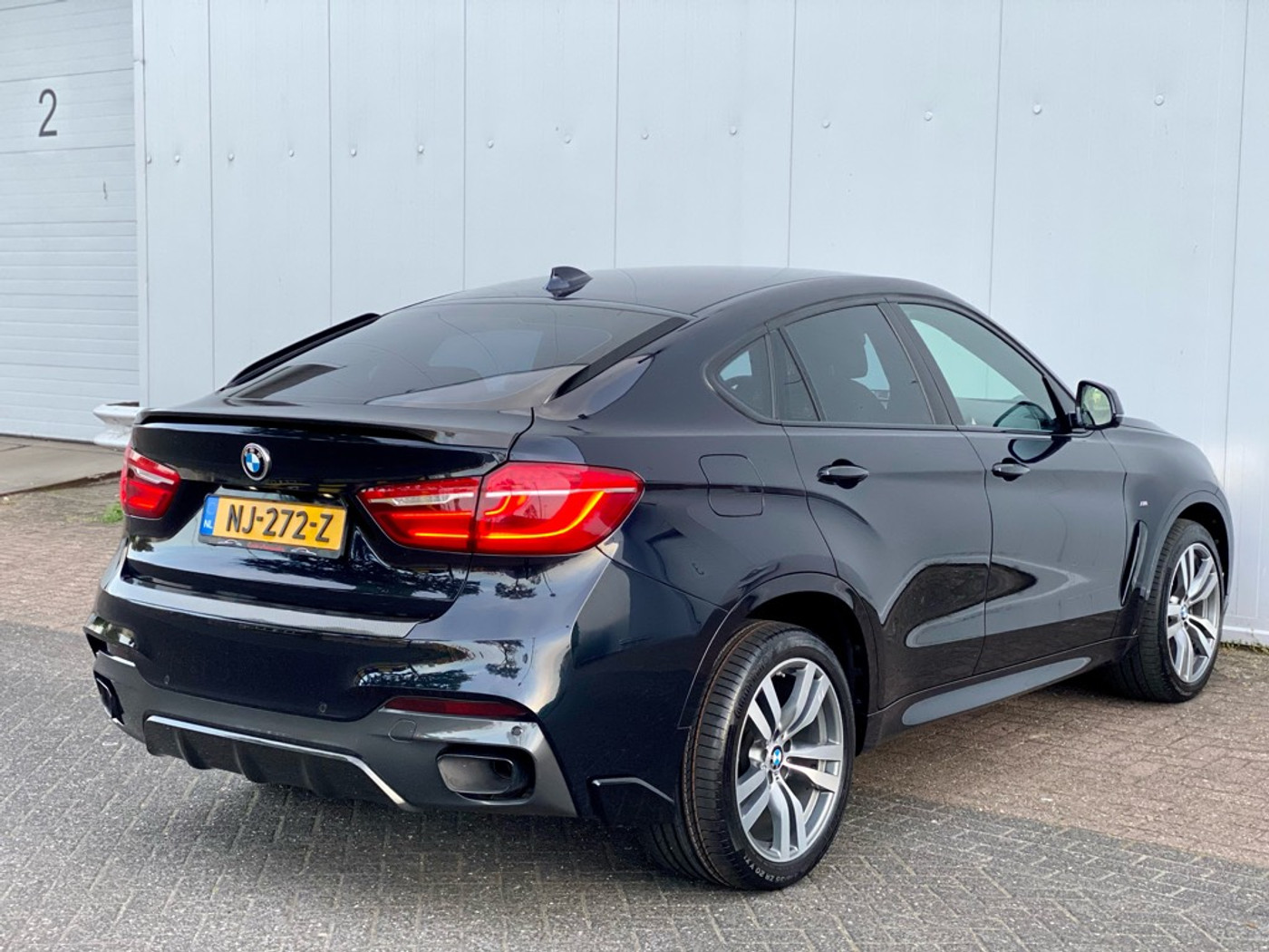 Foto van BMW X6 M50d