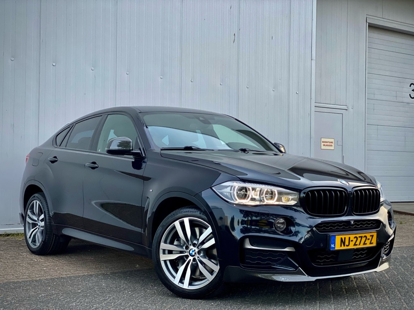 Foto van BMW X6 M50d