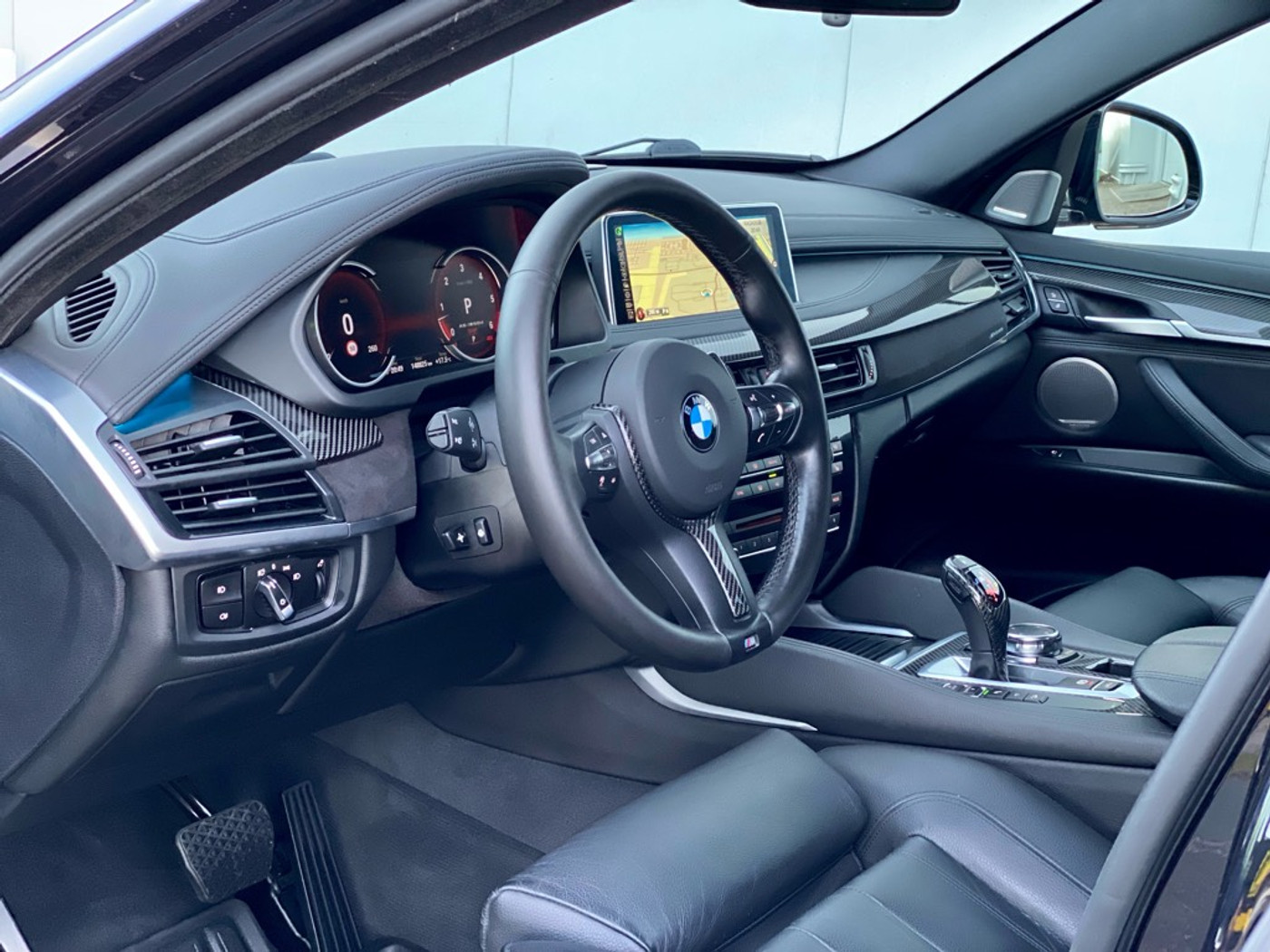 Foto van BMW X6 M50d