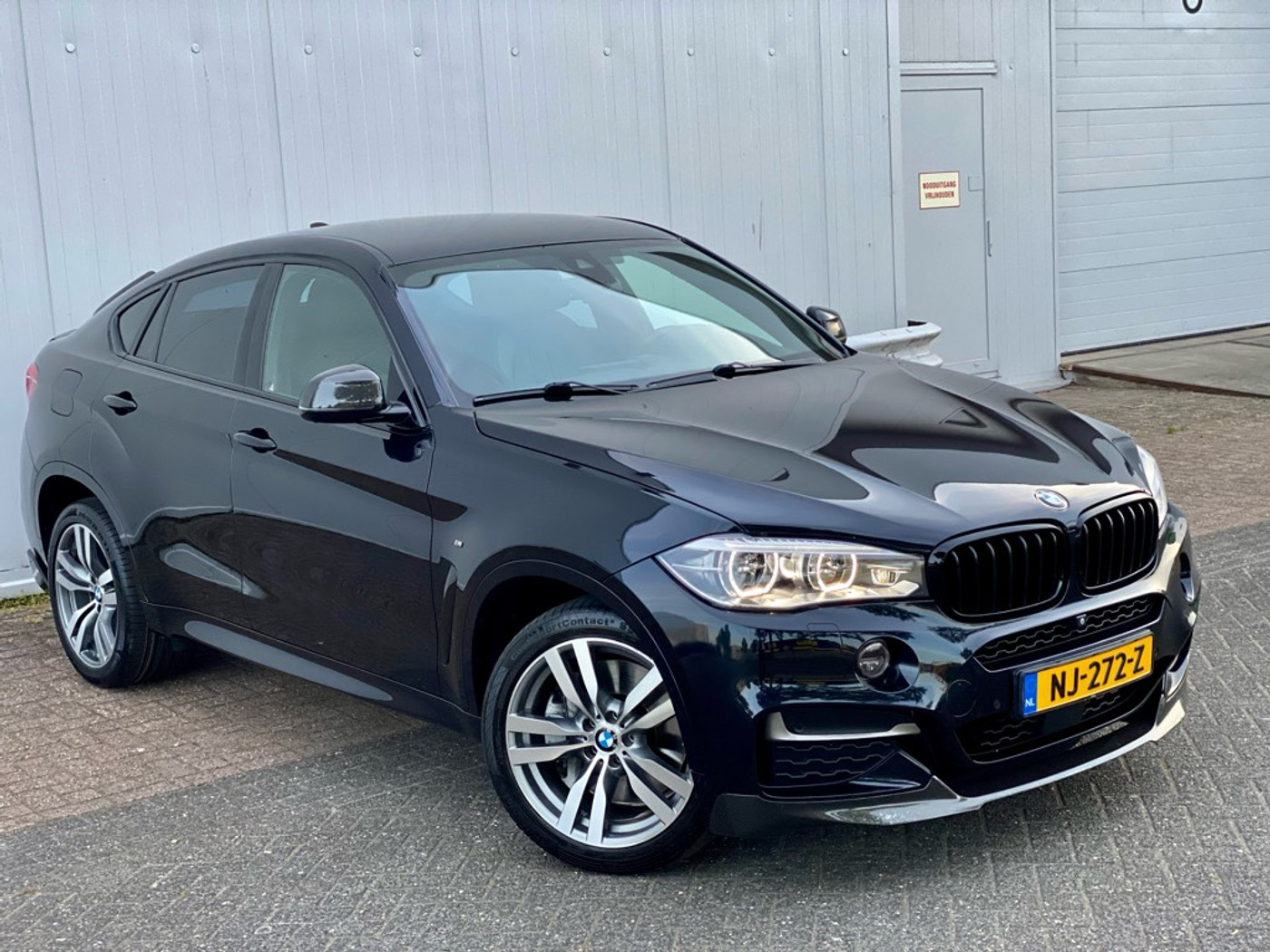 Foto van BMW X6 M50d
