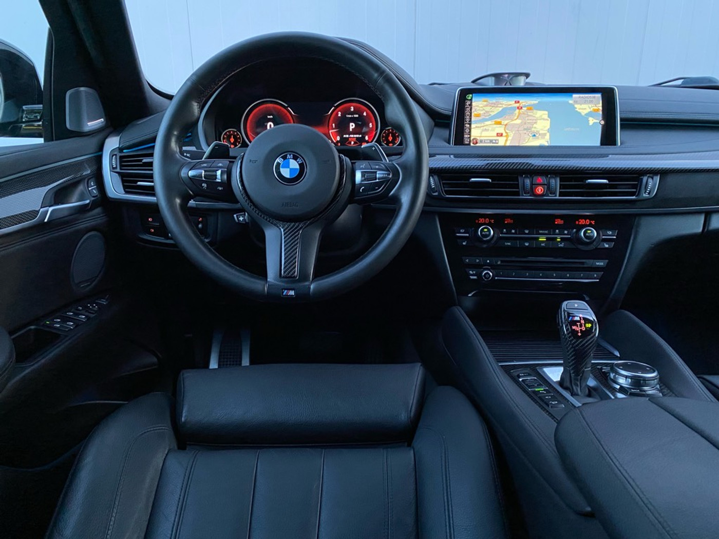 Foto van BMW X6 M50d