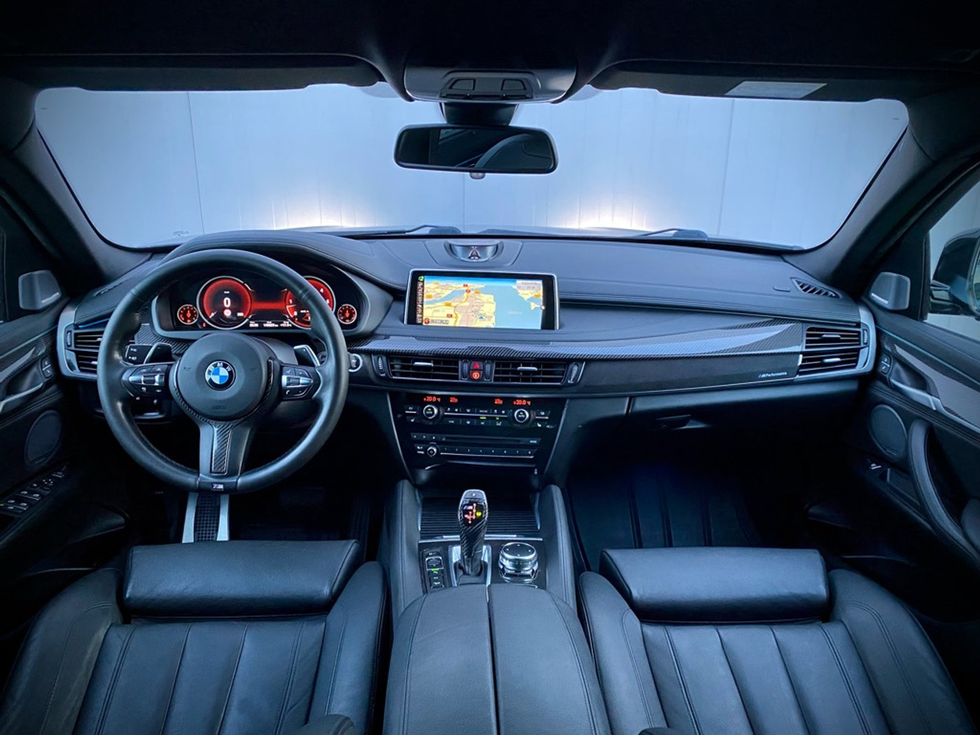 Foto van BMW X6 M50d