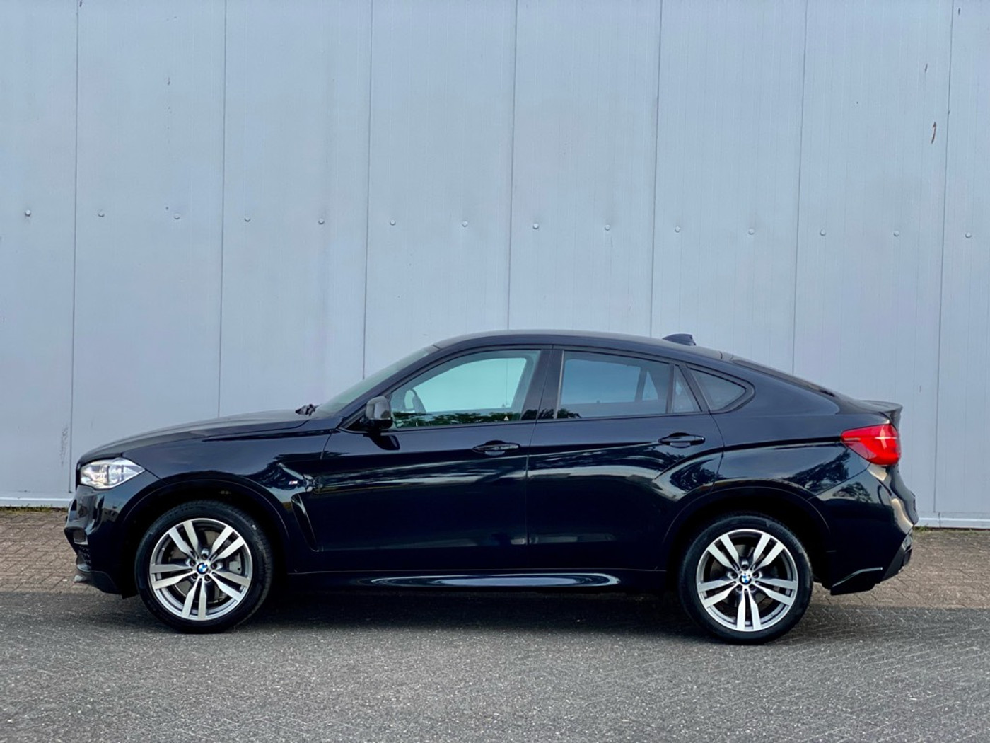 Foto van BMW X6 M50d