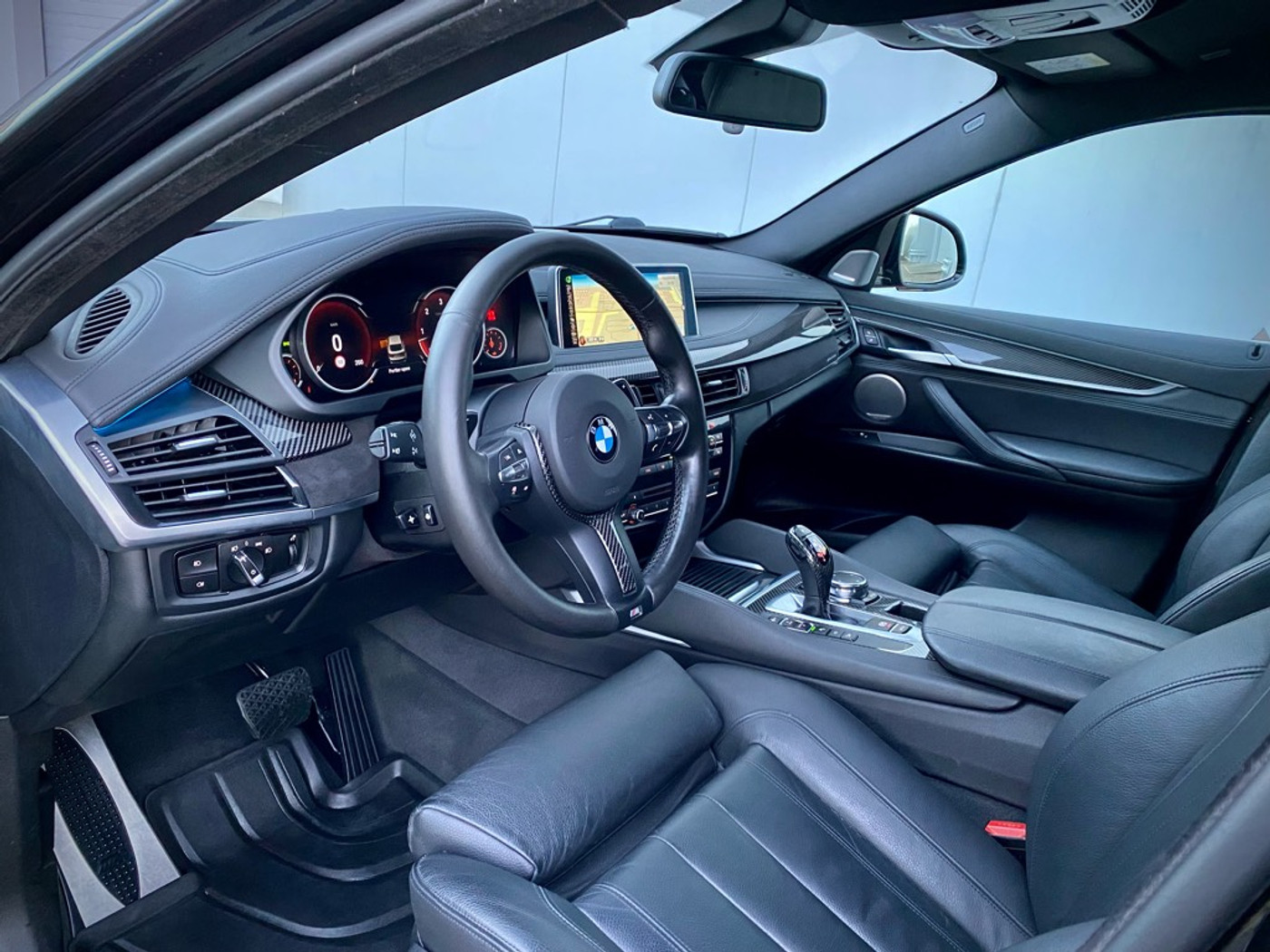 Foto van BMW X6 M50d