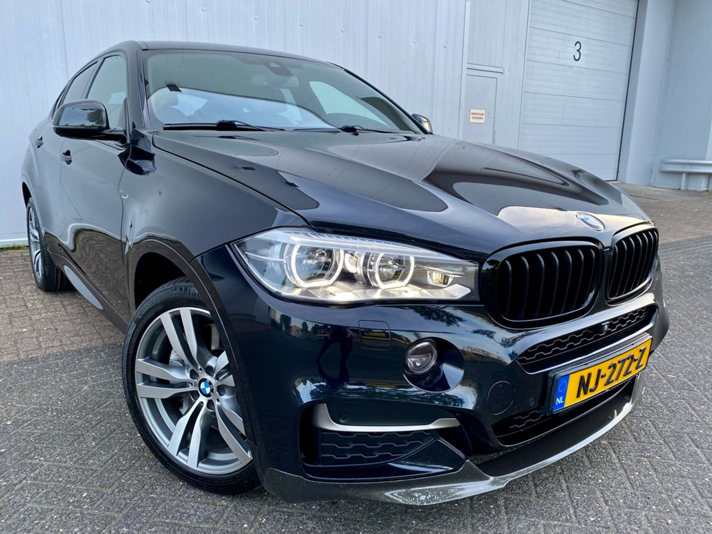 Foto van BMW X6 M50d