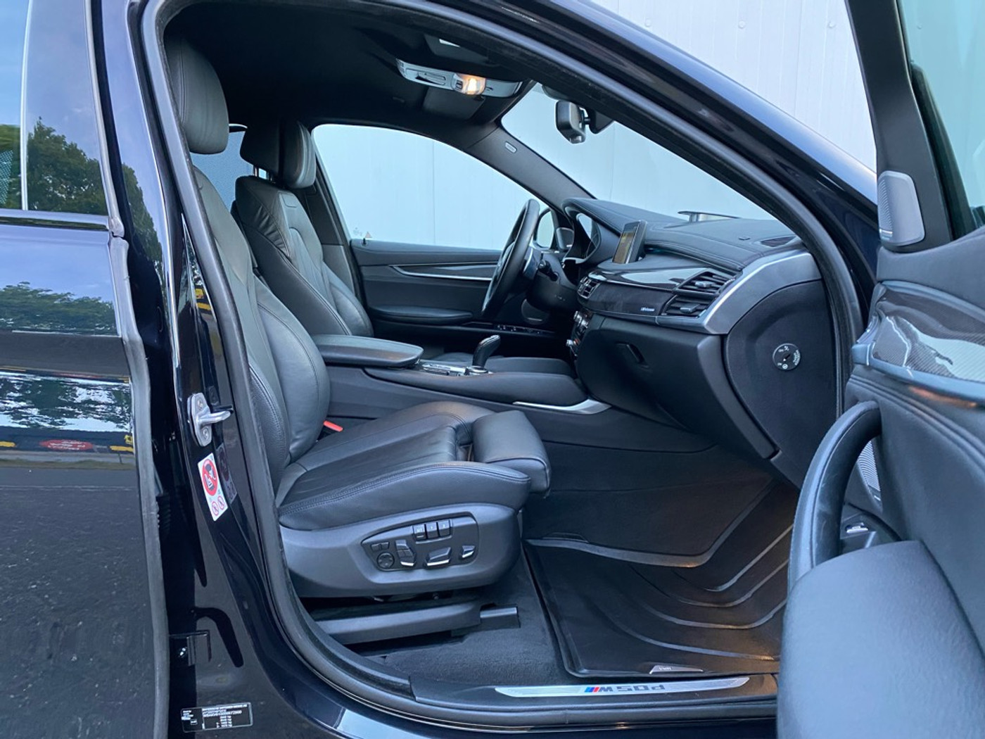 Foto van BMW X6 M50d