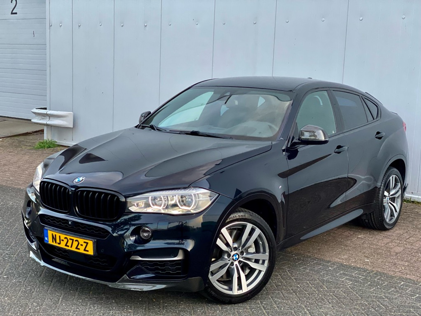 Foto van BMW X6 M50d