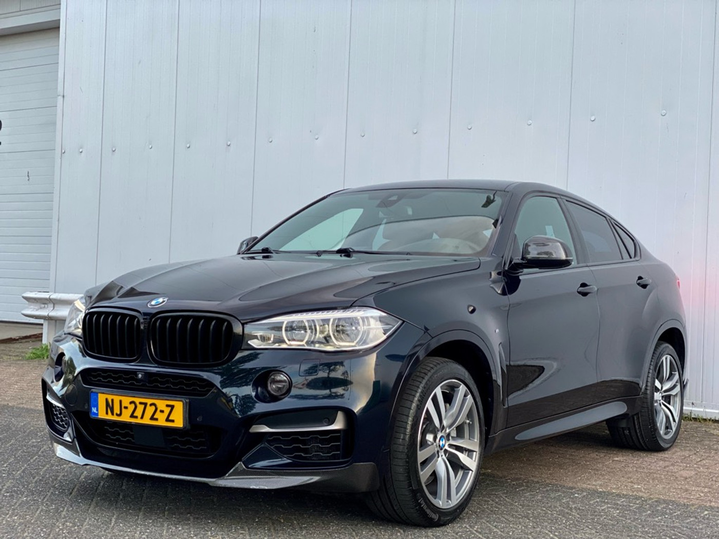 Foto van BMW X6 M50d
