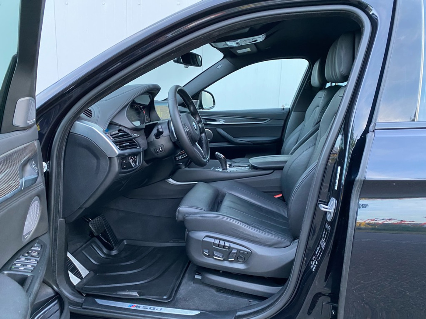 Foto van BMW X6 M50d