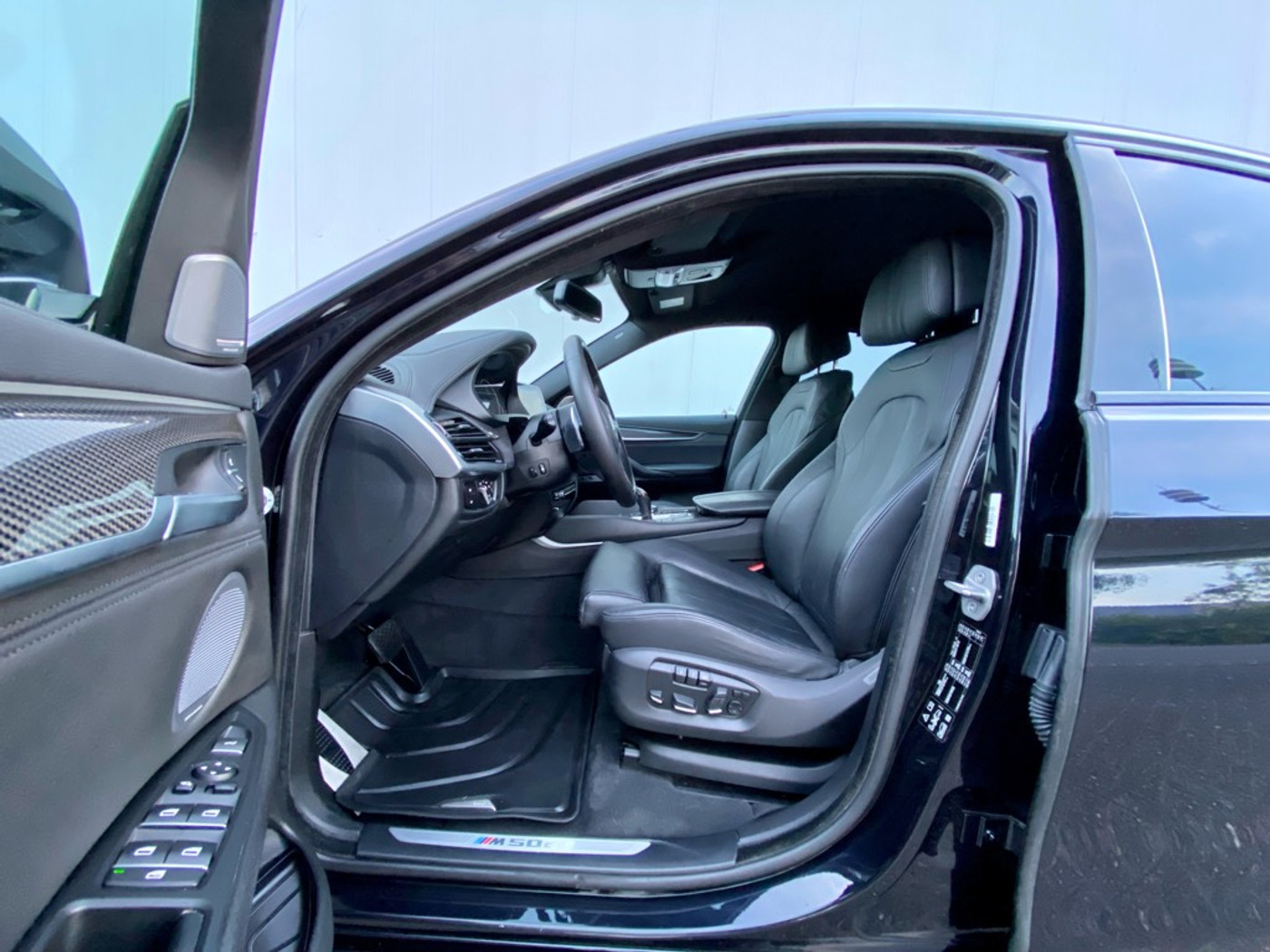 Foto van BMW X6 M50d