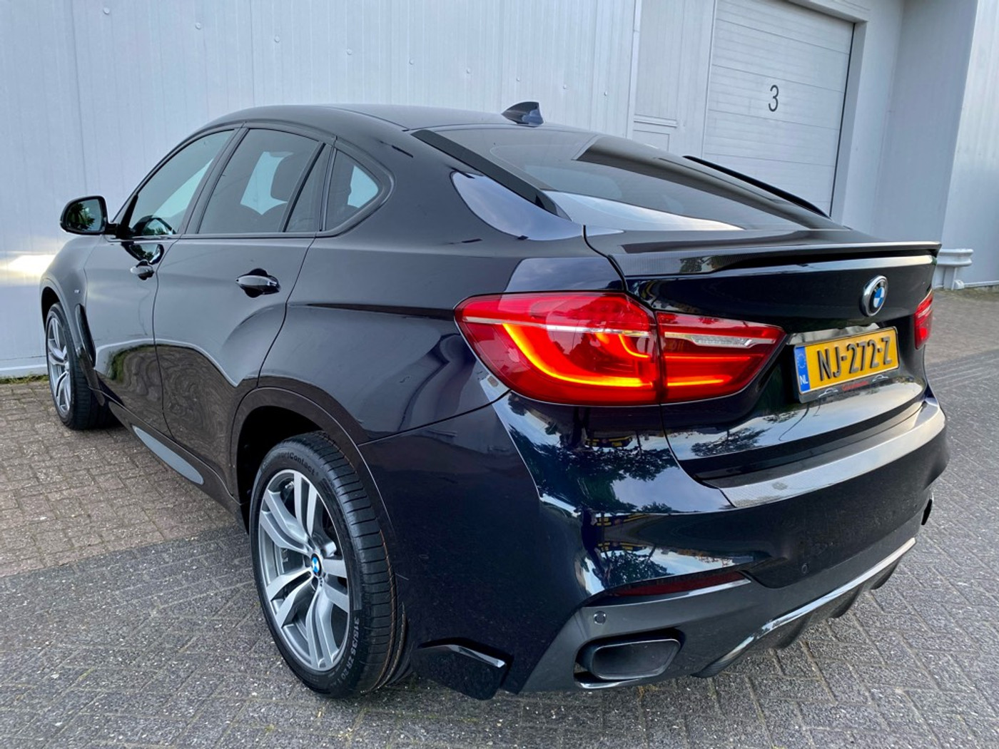 Foto van BMW X6 M50d