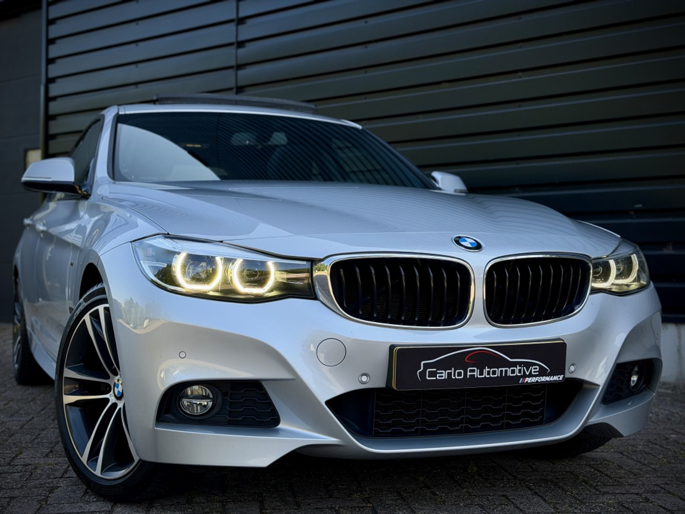 Foto van BMW 330i xDrive