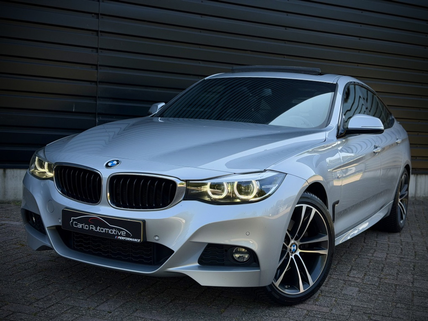 Foto van BMW 330i xDrive
