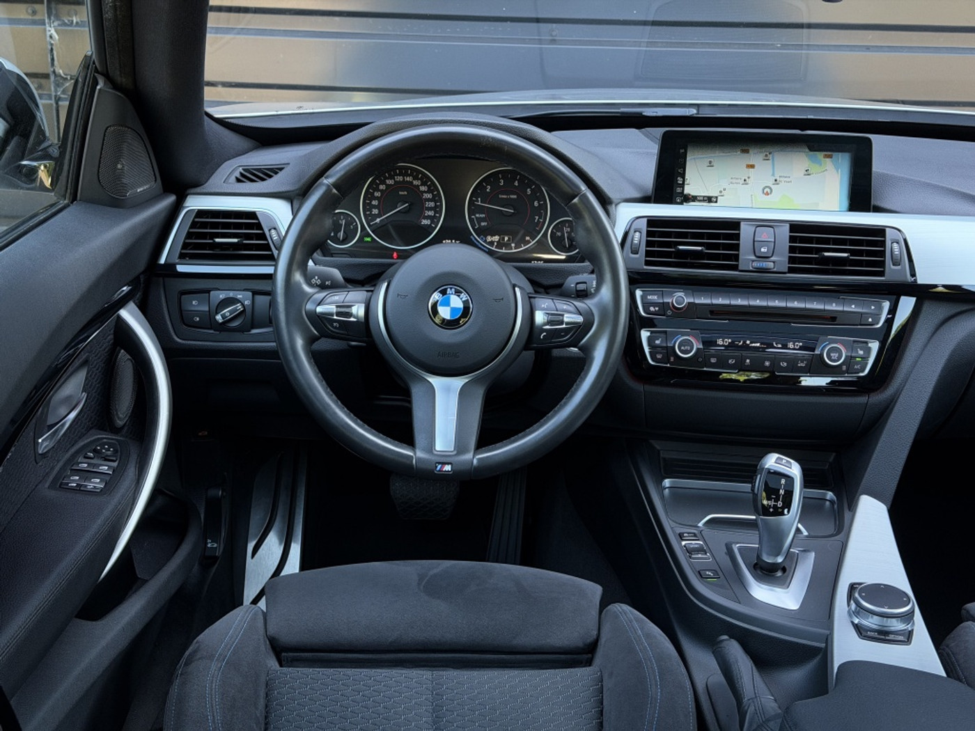 Foto van BMW 330i xDrive