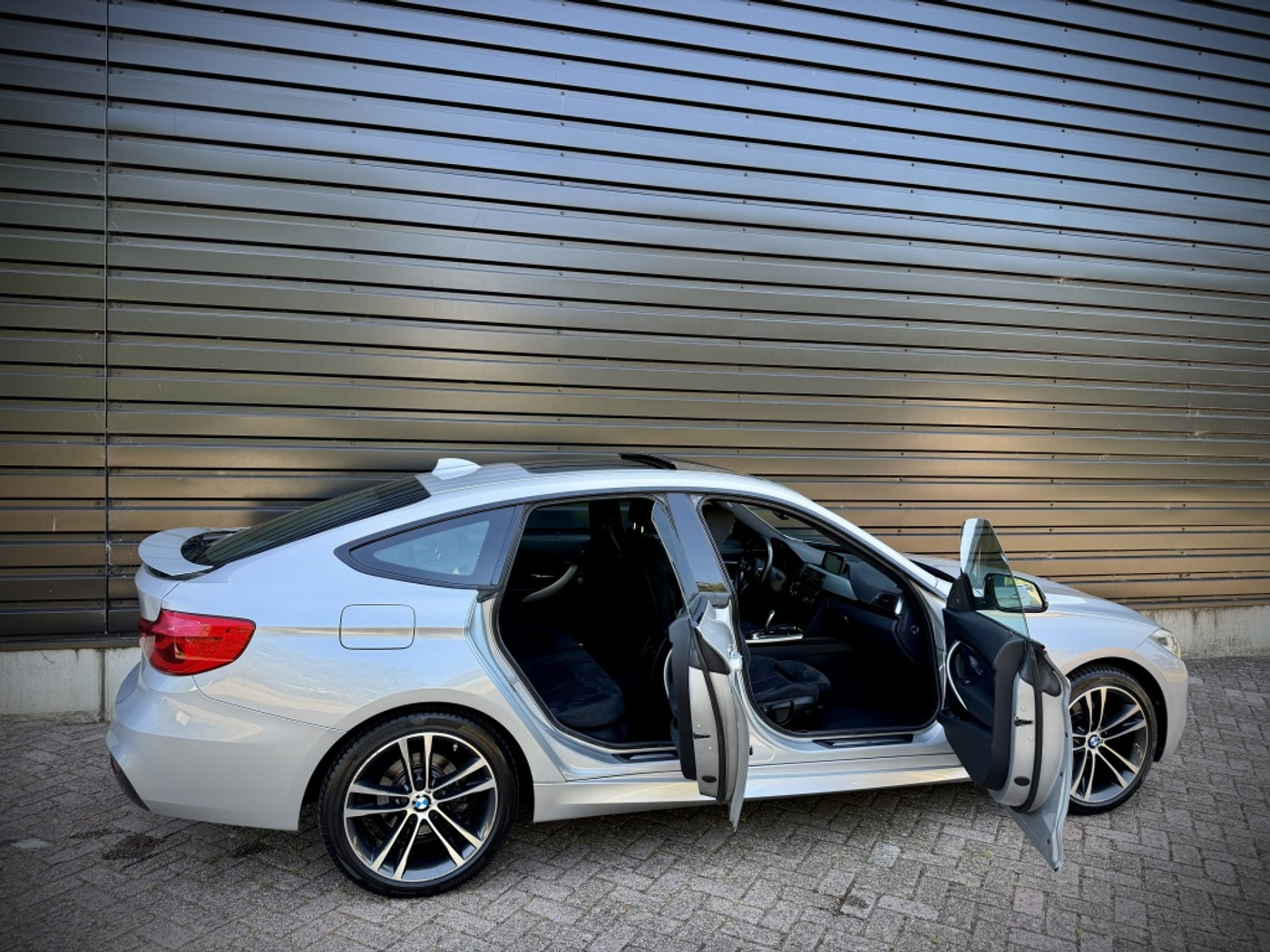 Foto van BMW 330i xDrive