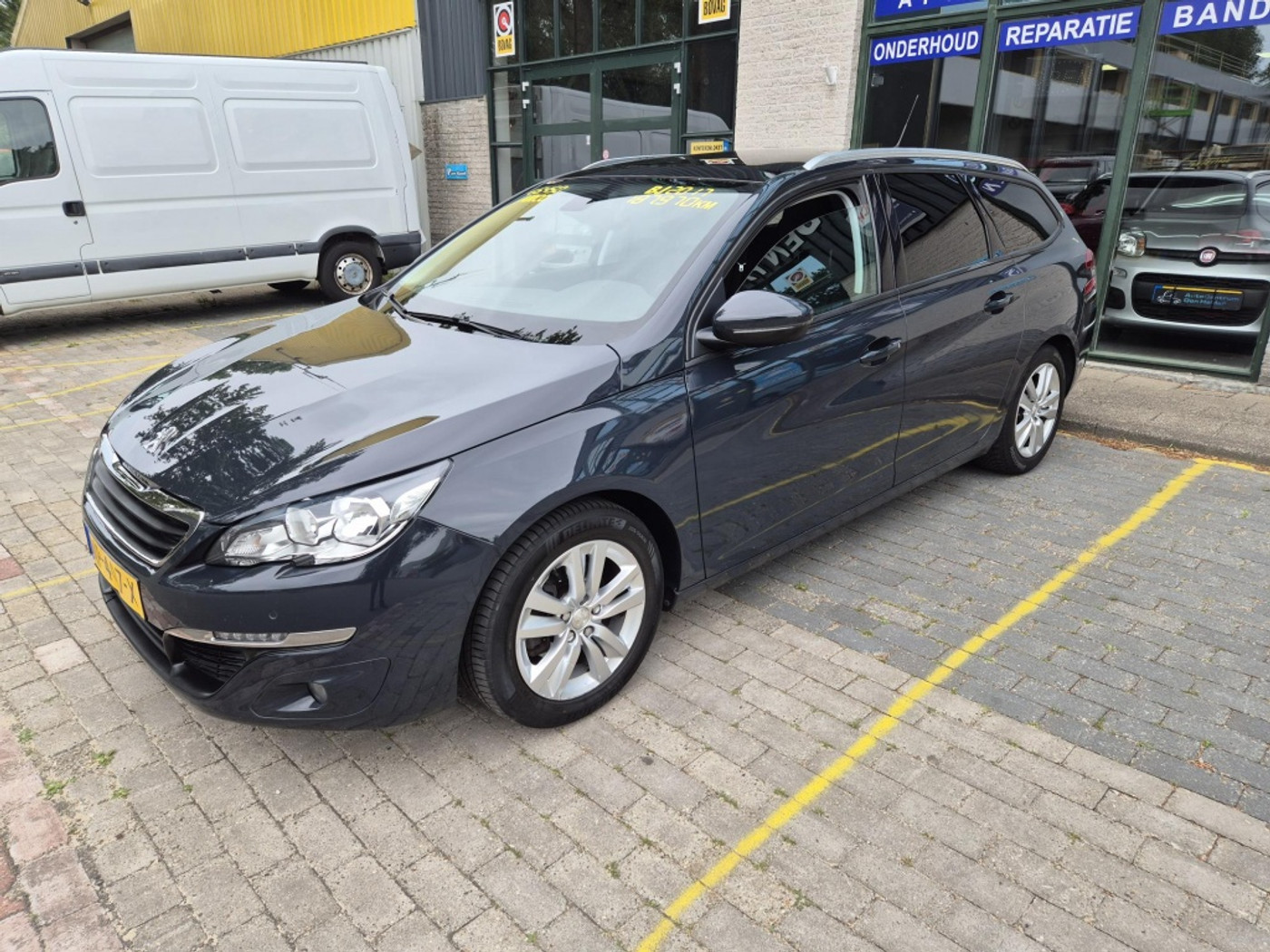 Peugeot 308 SW 1.2 PureTech Blue Lion 2017 - voorkant