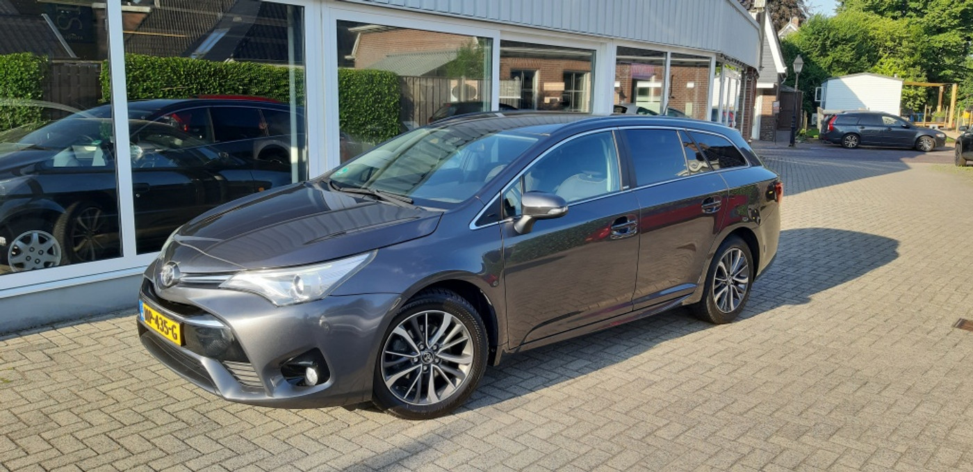 Toyota Toyota Avensis 1.8 VVT-i Dynamic Automaat/Trekhaak/Cruise-control/Camera 2016 - voorkant