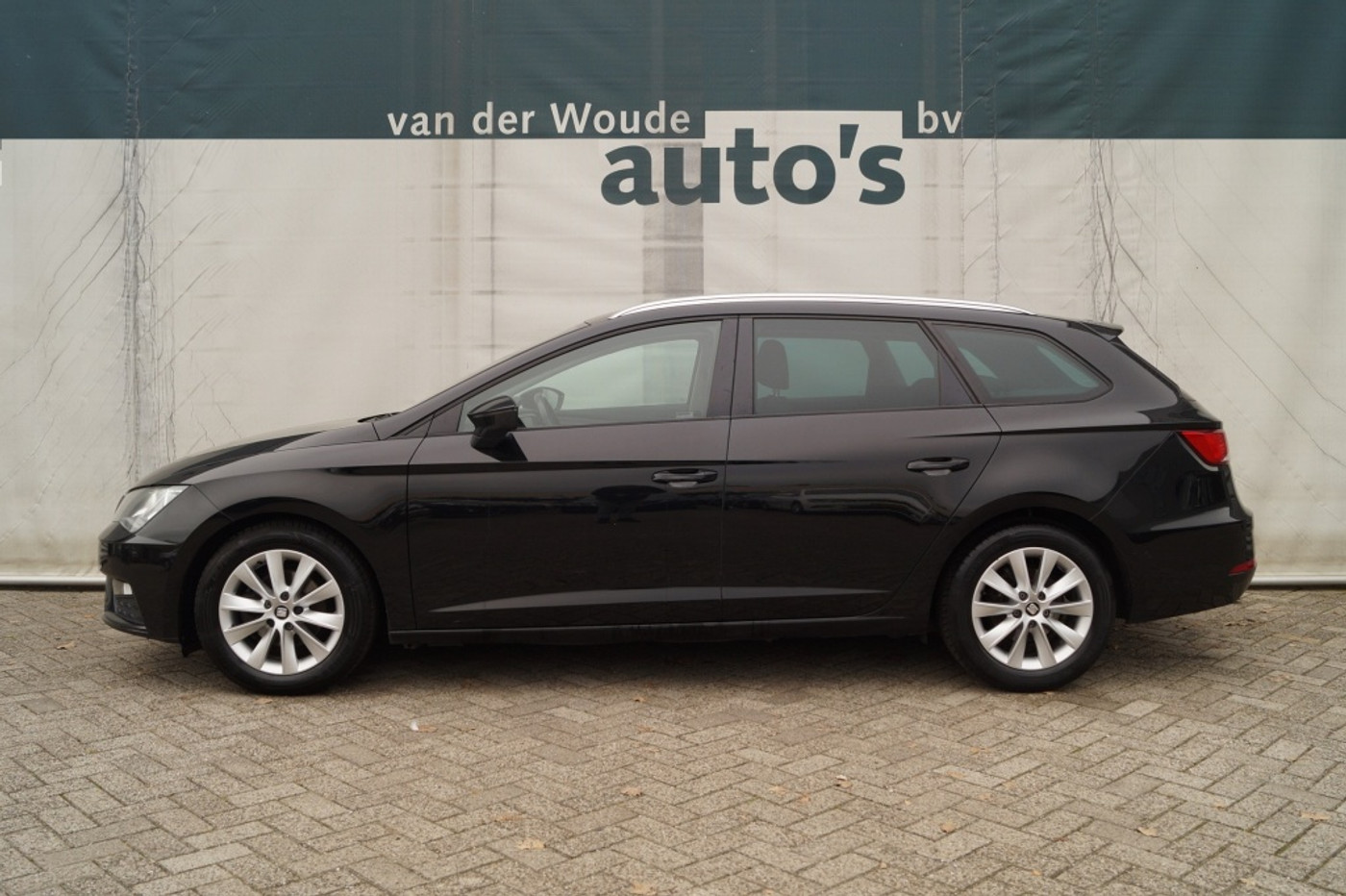 Seat Leon ST ST 1.0 EcoTSI 115pk Style Business -PDC-NAVI-ECC- 2017 - voorkant