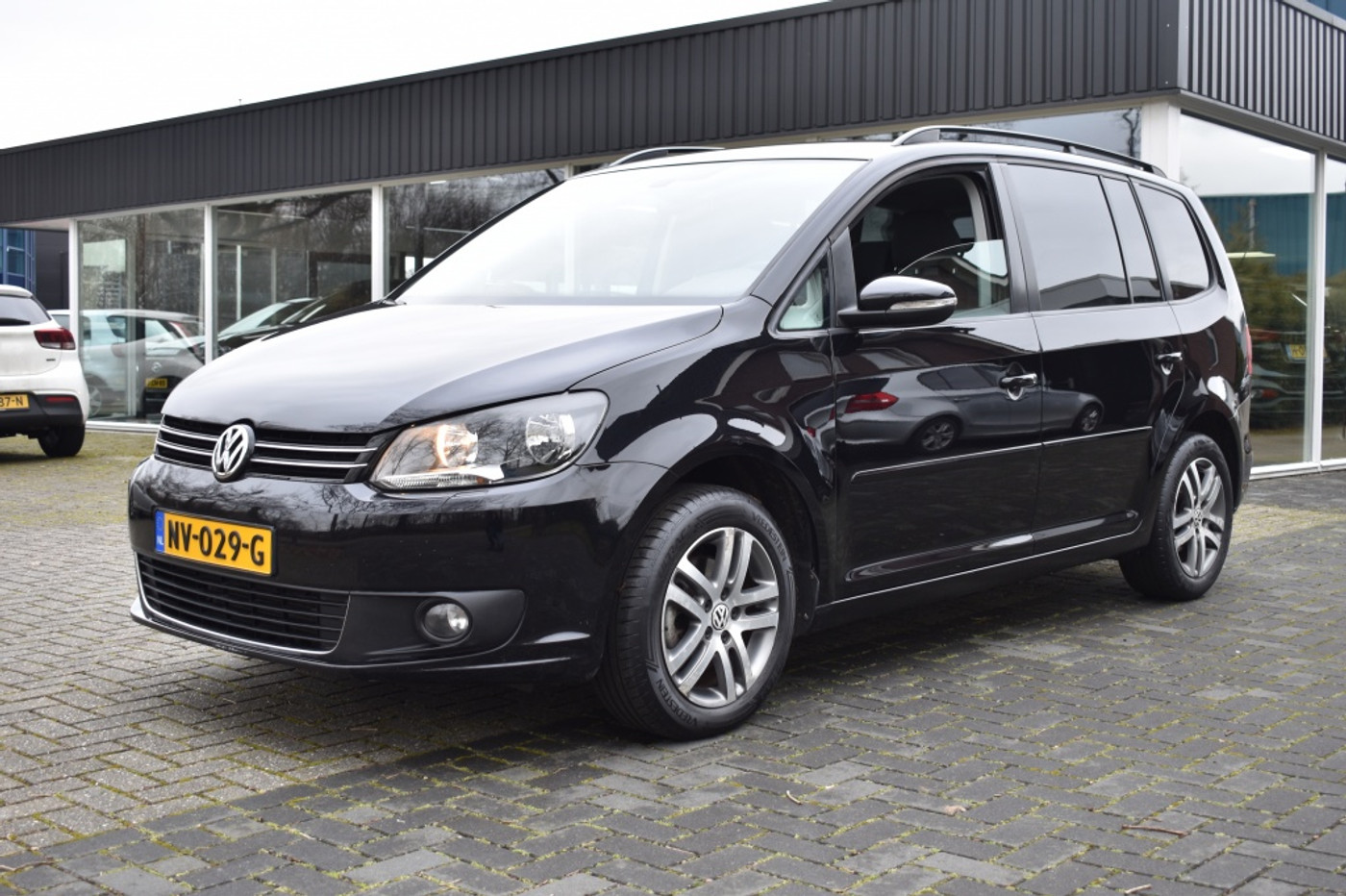 Volkswagen Touran 1.4 TSI Trendline CLIMA CRUISE PDC STOELVERWARMING 2011 - voorkant