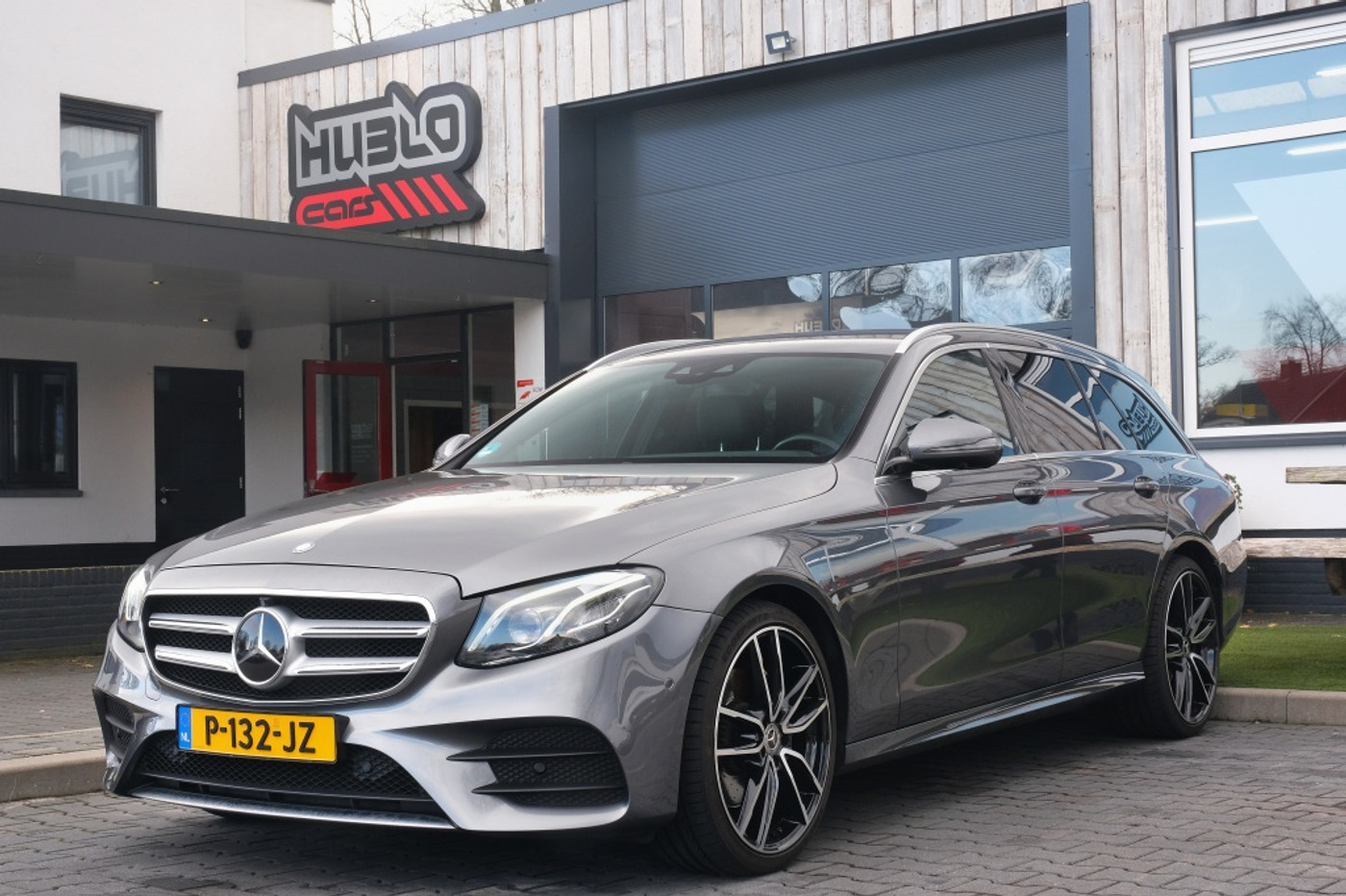 Mercedes-Benz E 250 250 AMG-Line Burmester, Trekhaak, HUD, Zeer nette auto. 2016 - voorkant