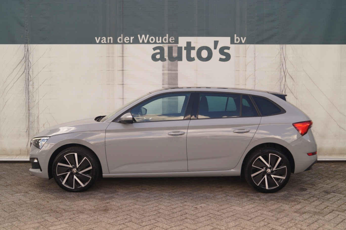 Skoda Scala 1.0 TSI 110pk DSG Sport Business -PANO-LED-ECC- 2022 - voorkant