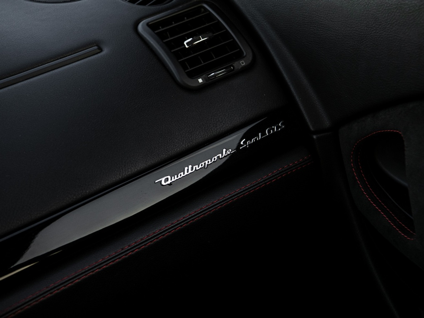 Foto van Maserati Quattroporte Sport GT S
