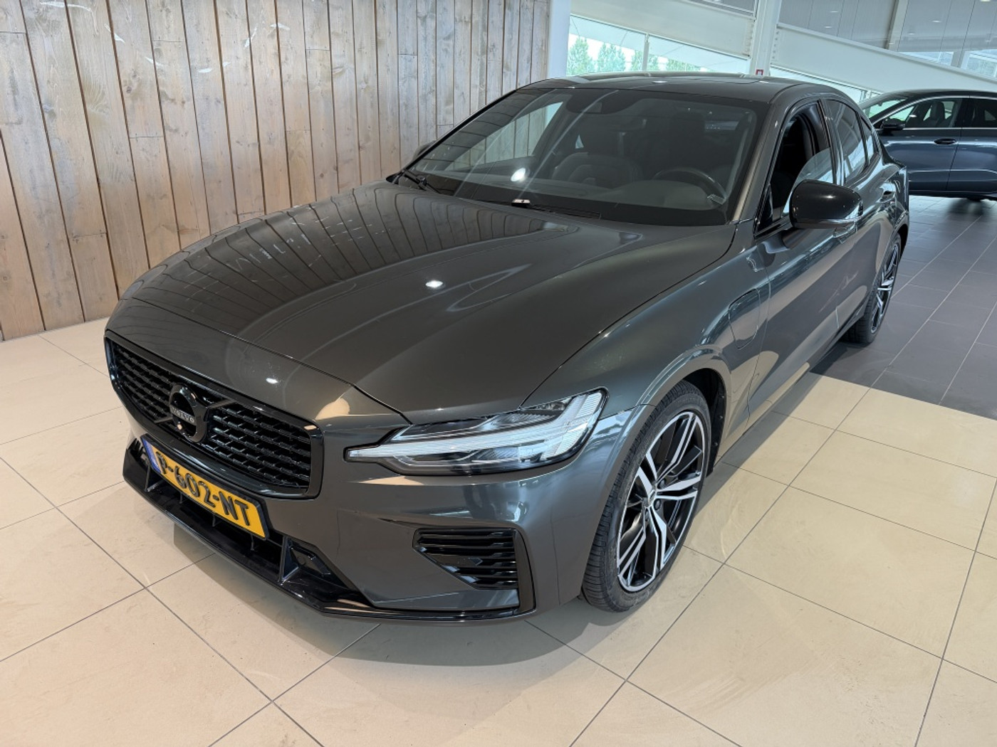 Volvo S60 2.0 Recharge T6 AWD R-Design 2022 - voorkant