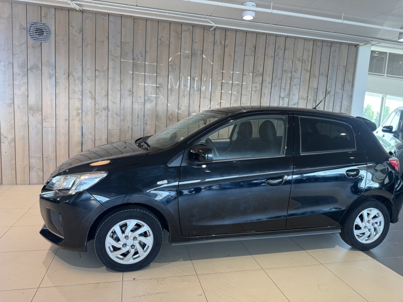 Mitsubishi Mitsubishi Space Star 1.2 Intense 2022 - voorkant