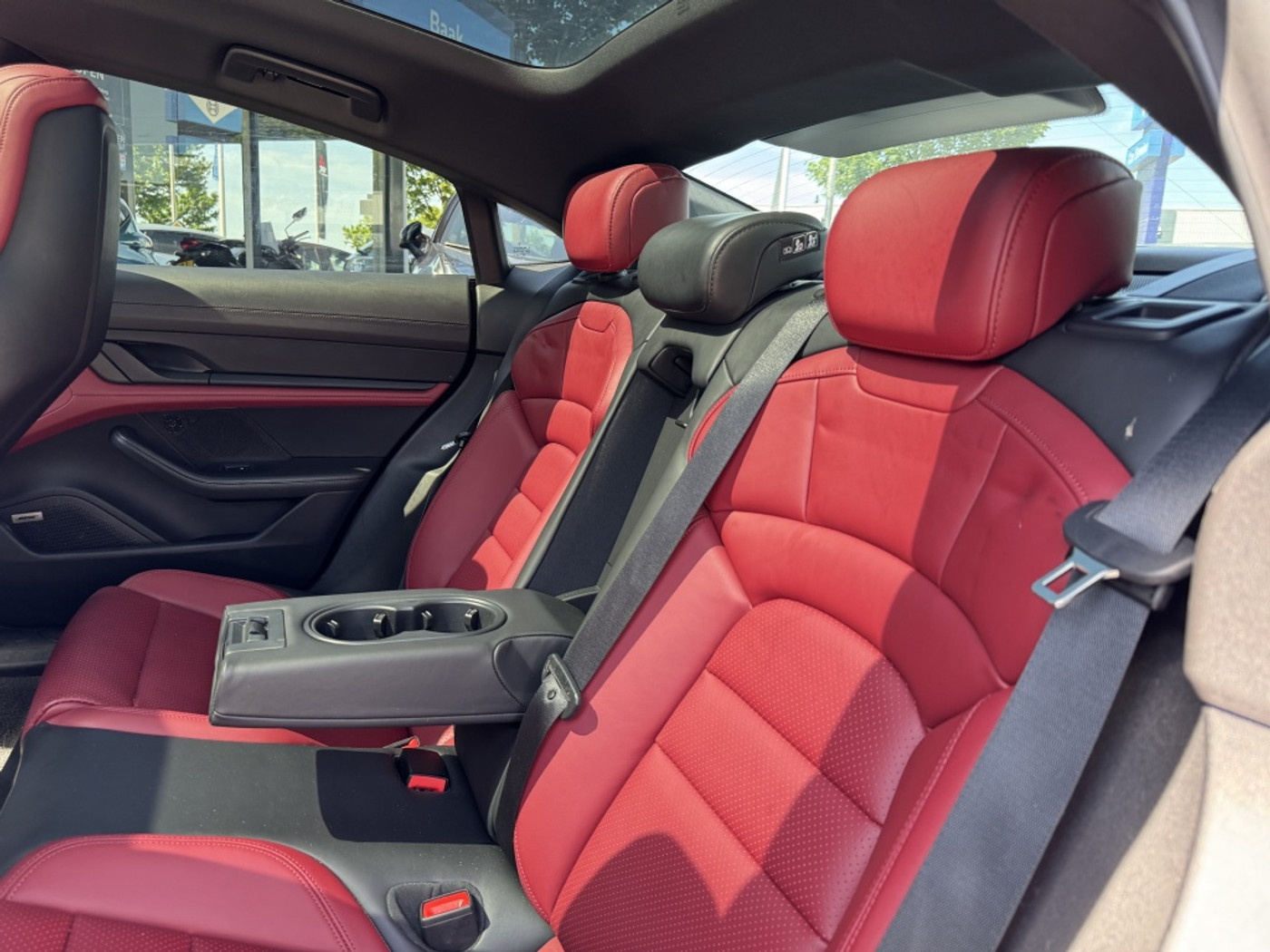 Foto van Porsche Taycan